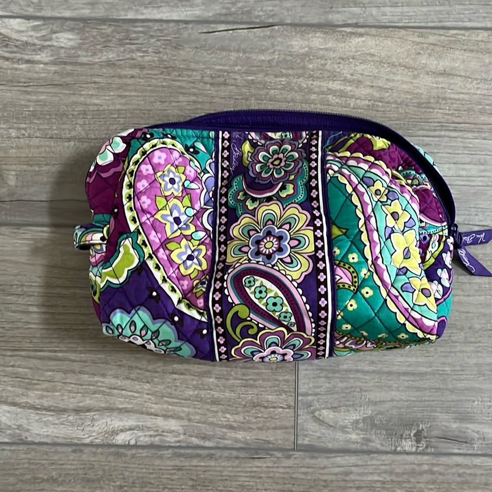 Excellent Condition Vera Bradley travel cosmetic bag-large size